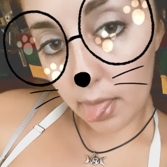 Meet your Posher, Alicia - Picture 2 of 5